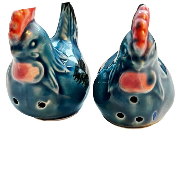 Vintage Rooster Salt and Pepper Shaker Set** - Picture 4 of 4
